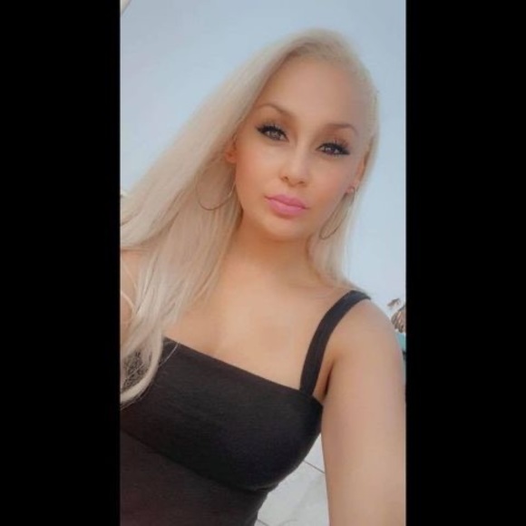 Meet your Posher, Yvette - Picture 1 of 1